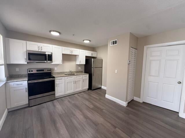 4393 Windsor Avenue - 13